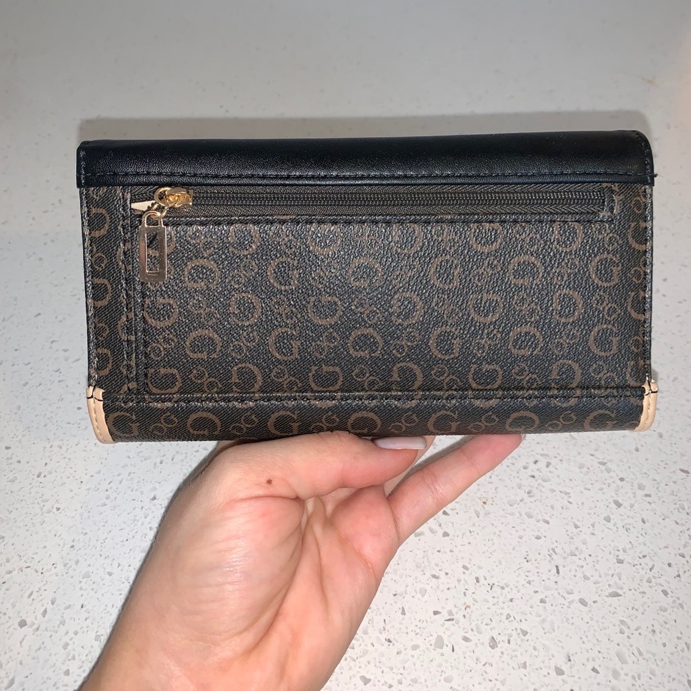 Guess Wallet - Picture 2 of 3